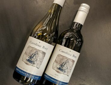 Caroline Bay Merlot-Cabernet Sauvignon и Caroline Bay Sauvignon Blanc 2018