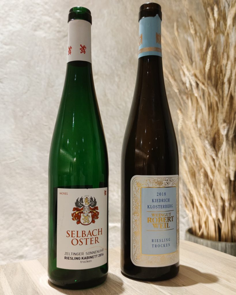 Пара рислингов: Selbach-Oster Riesling Kabinett Trocken Zeltinger Sonnenuhr, 2016 и Kiedrich Klosterberg Riesling Trocken Robert Weil, 2018